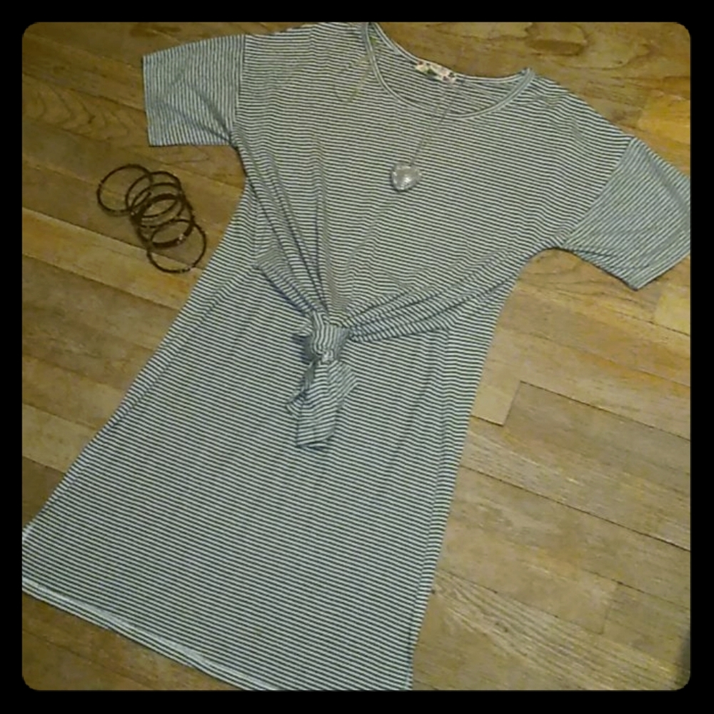 Speechless size L high low womens shirt